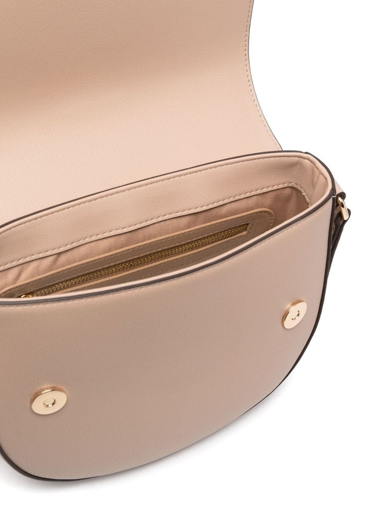 heart-plaque crossbody 부대 5