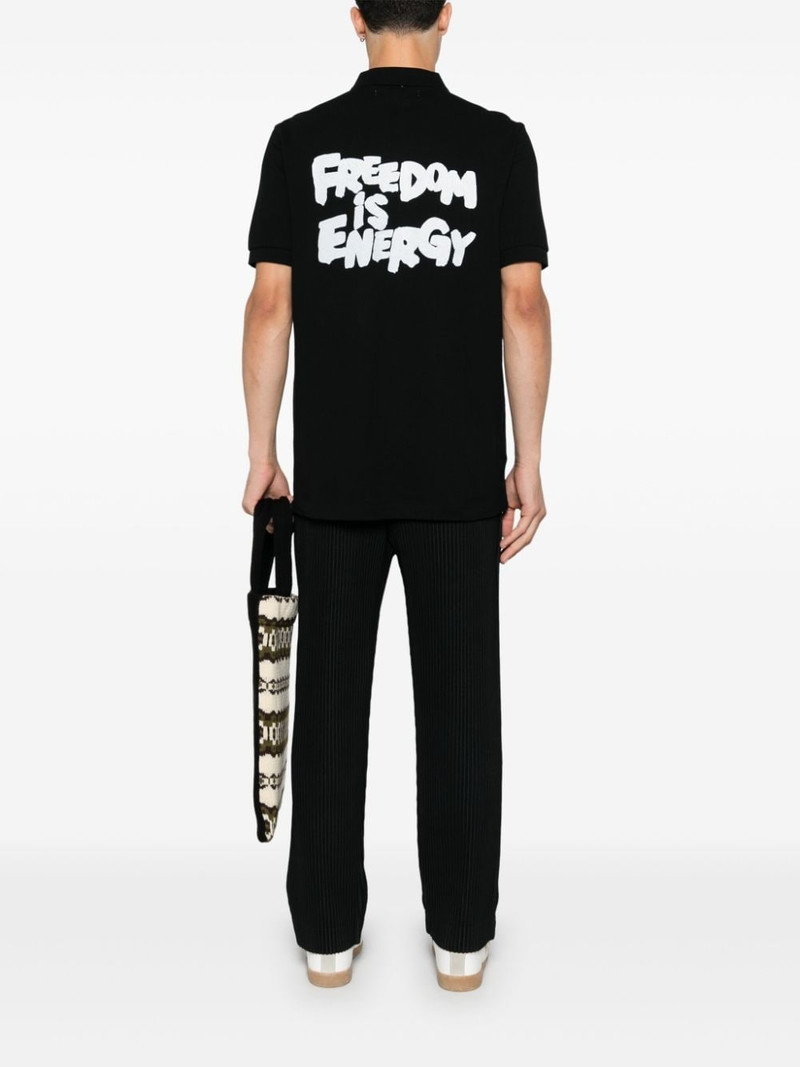 Comme des Garçons SHIRT x Fred Perry slogan-print polo shirt outlook