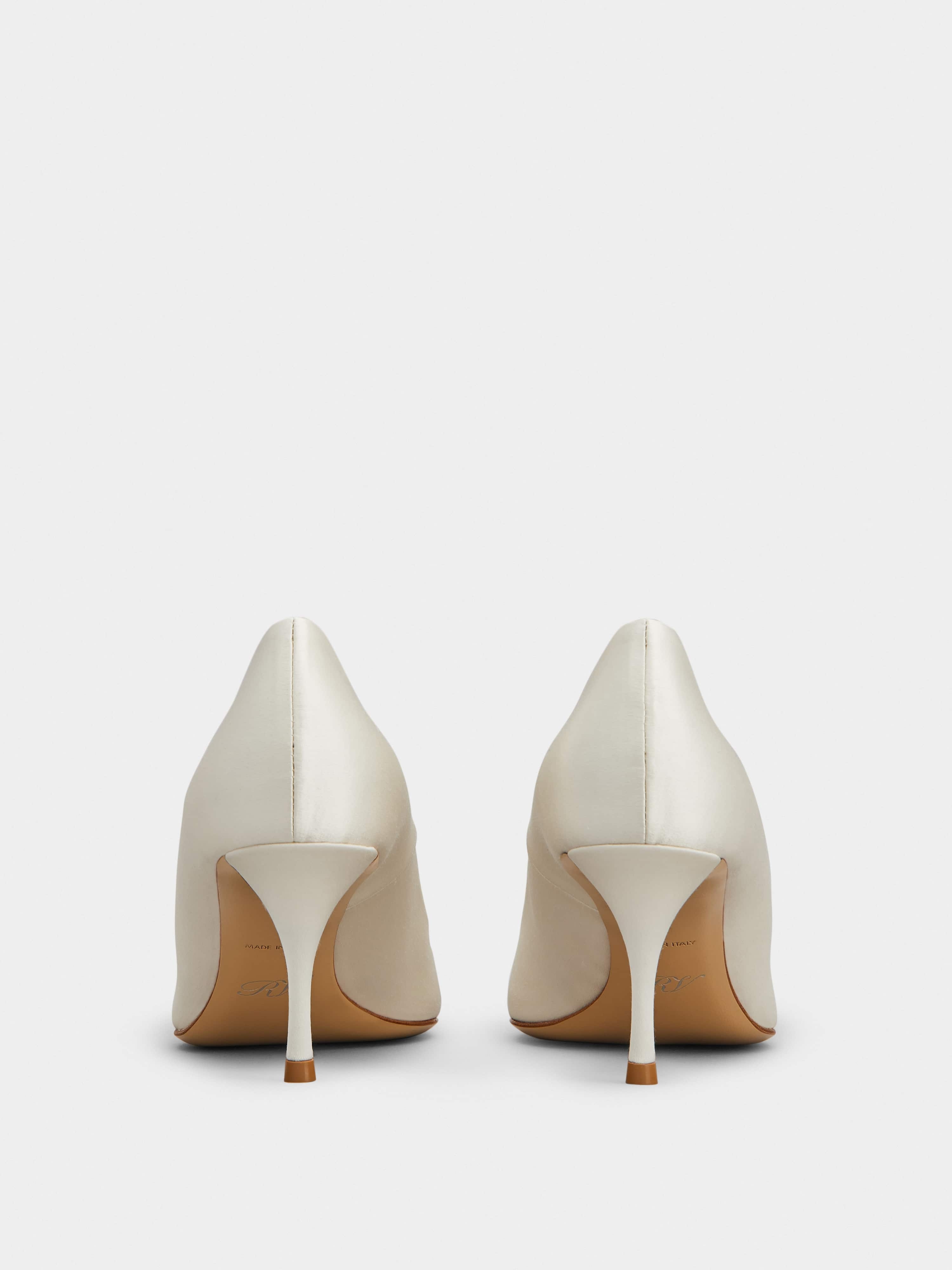 Flower Strass Buckle Pumps in Satin - 5