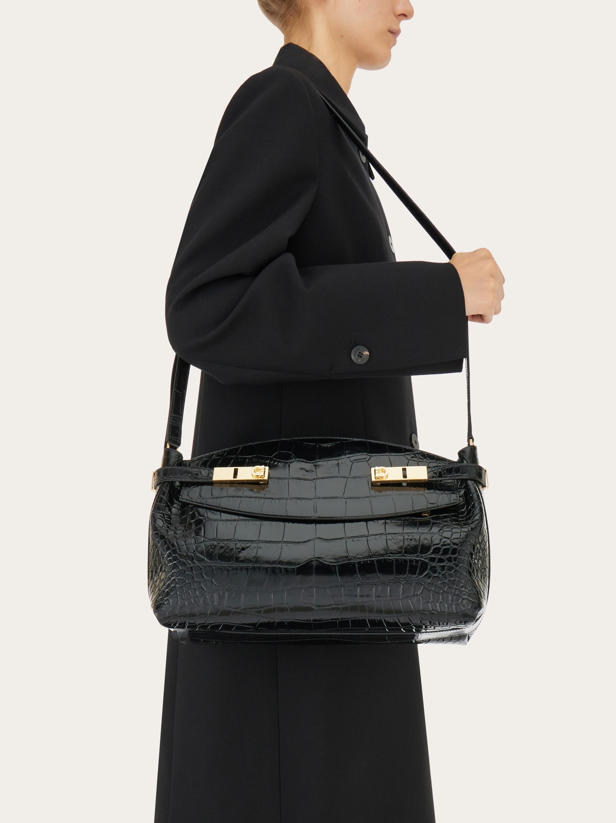 【送料&関税込】Ferragamo Hug Pouch L Ferragamo Hug Pouch L | italist