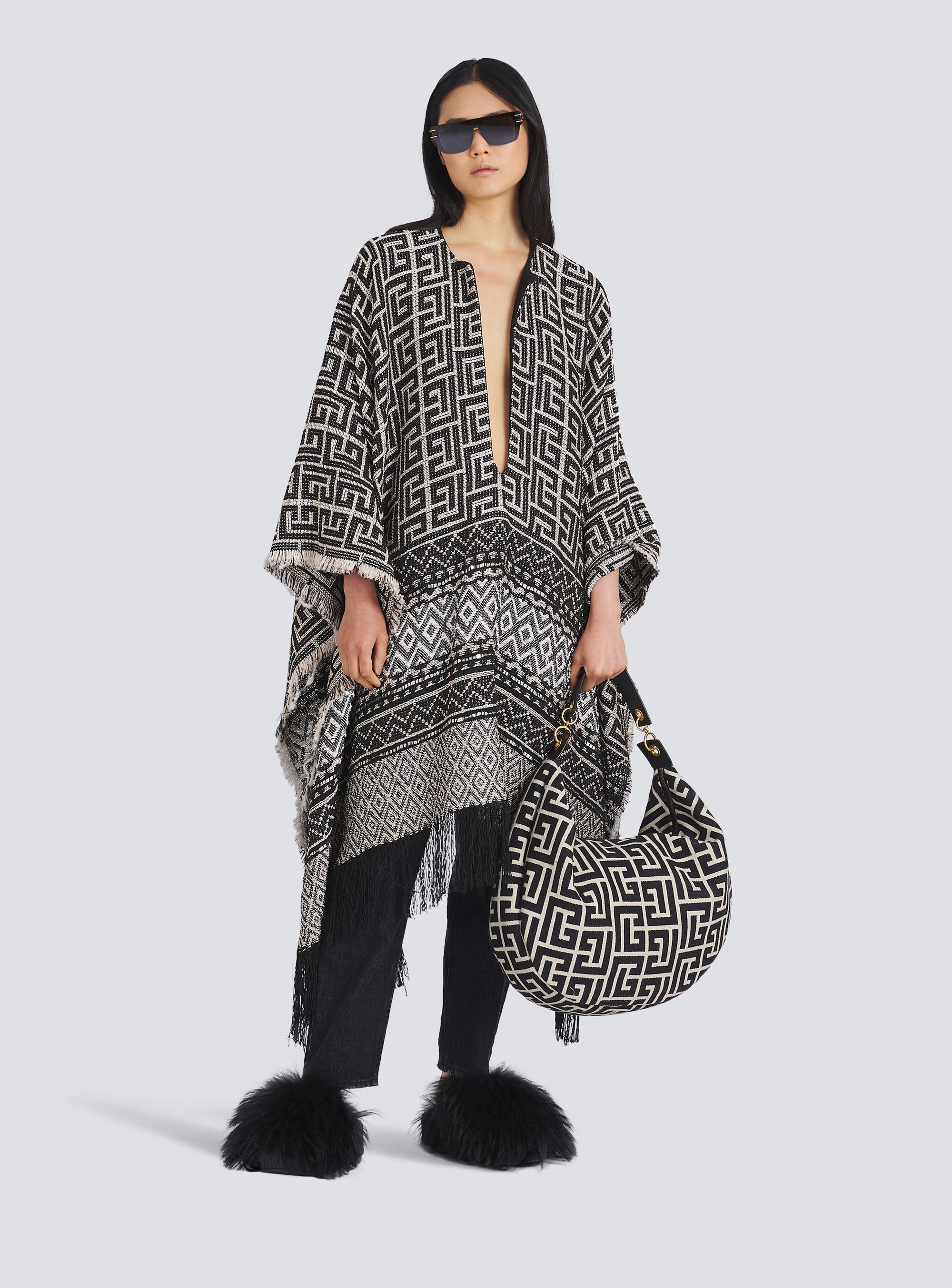 Knit poncho with Balmain monogram print - 2