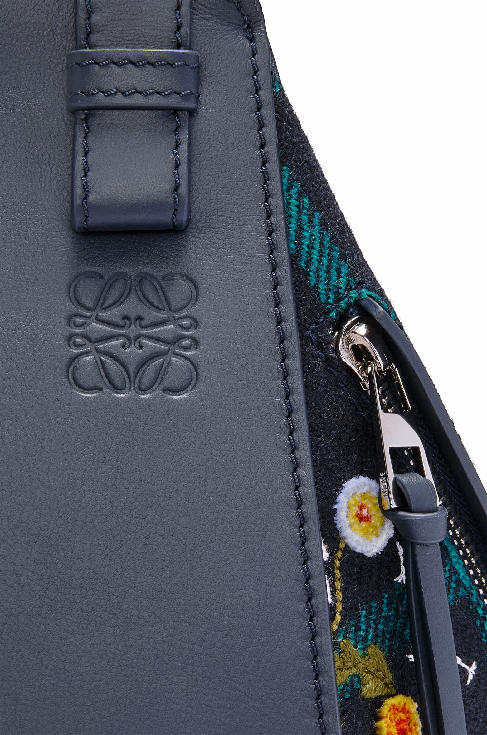 Bunny compact Hammock bag in calfskin and wool - 9