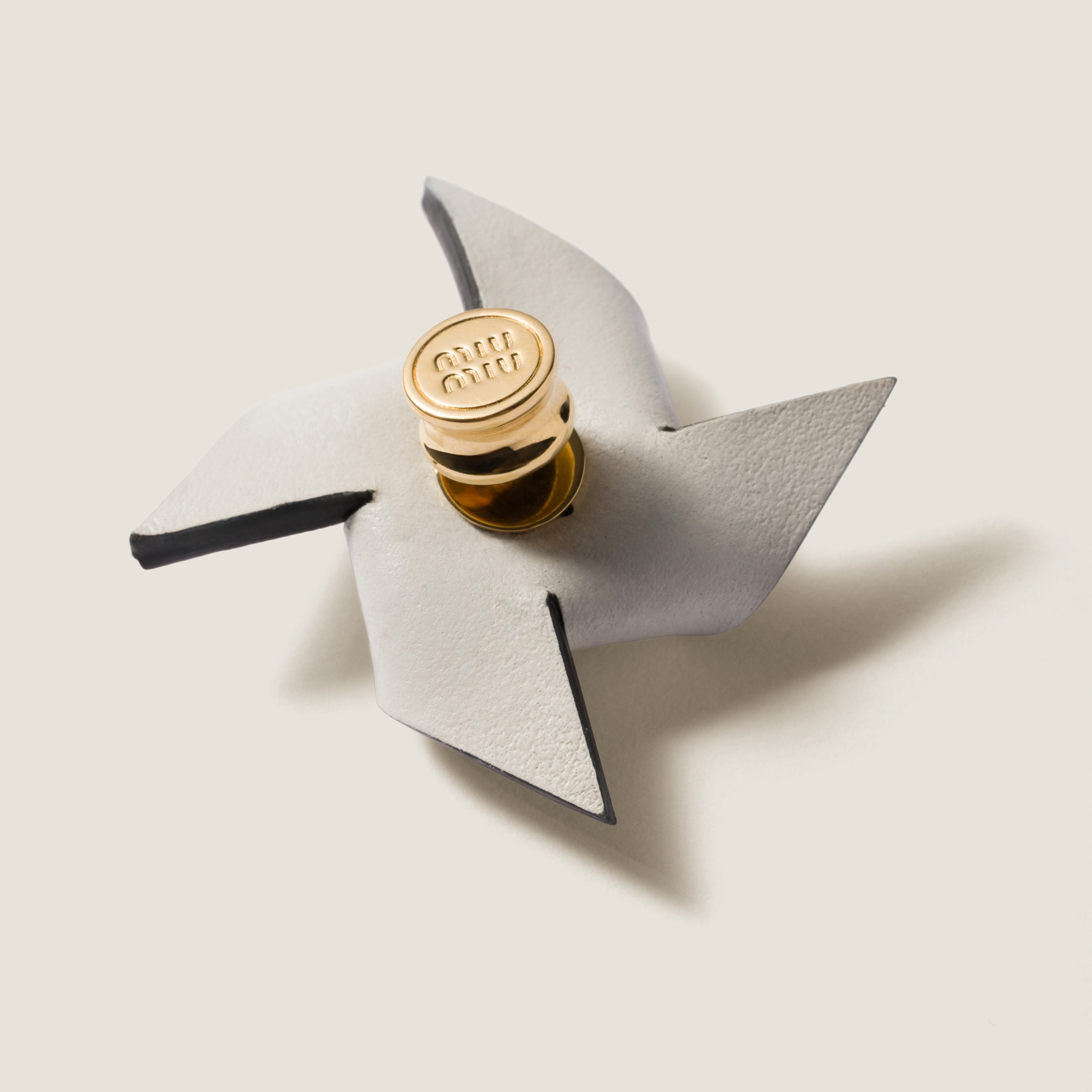 Leather pinwheel brooch - 3
