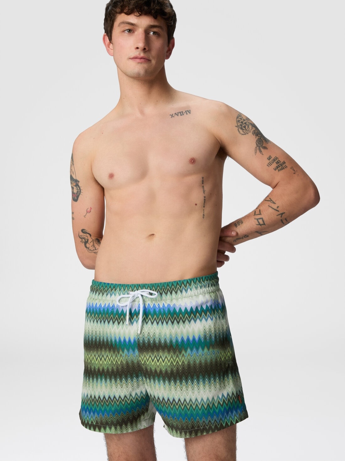 Swim shorts with gradient micro zigzag print - 4