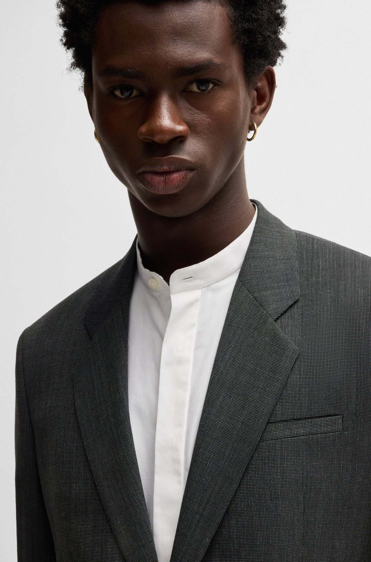 MODERN-FIT SUIT IN MICRO-PATTERNED PERFORMANCE-STRETCH FABRIC - 4