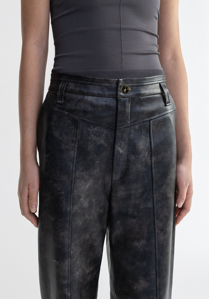 AERON BLADE
Vintage leather pants outlook