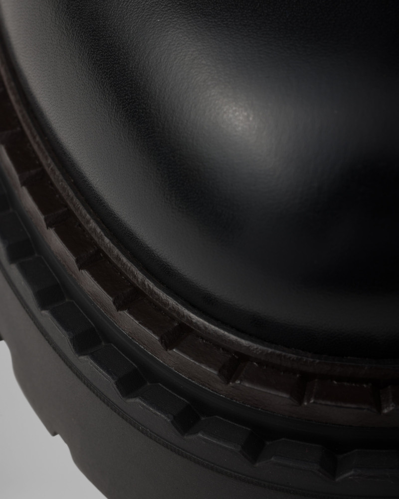 Leather Chelsea boots 7