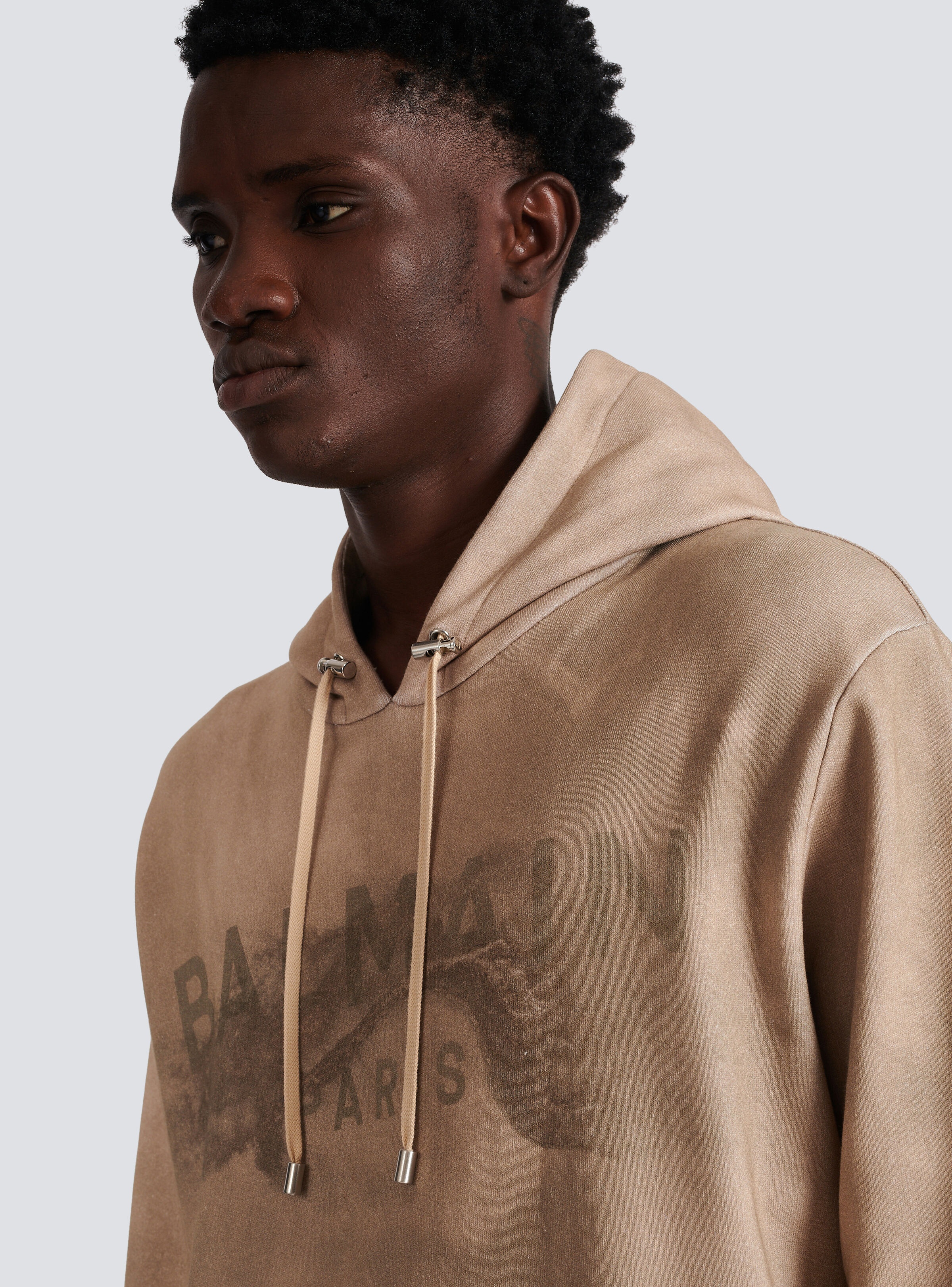 Hoodie in eco-responsible cotton with Balmain Paris desert logo print - 7