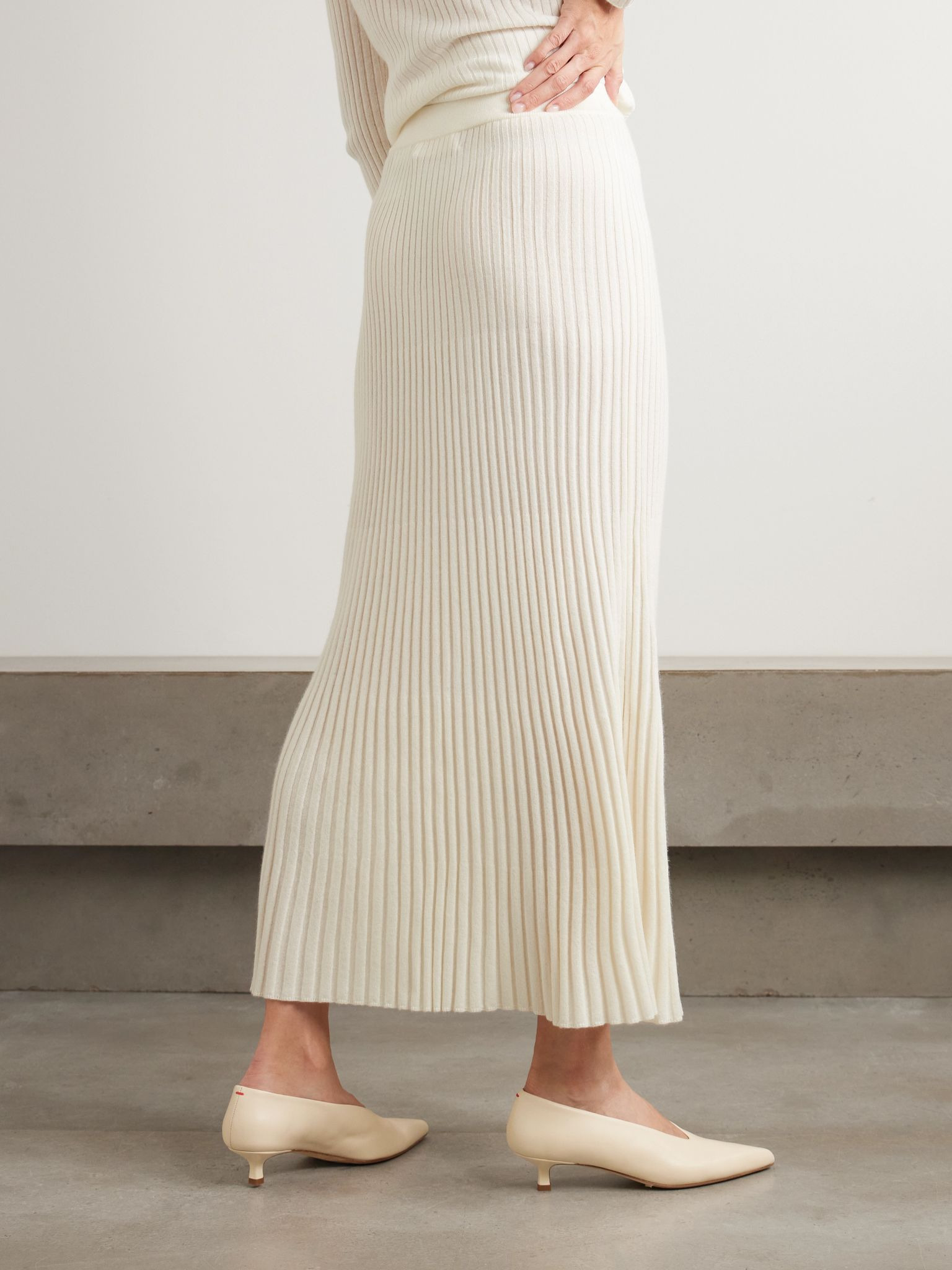Nillie ribbed organic cashmere midi skirt Ivory - 3
