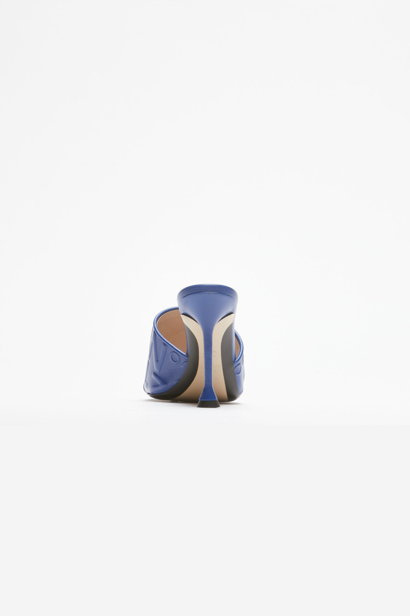 N°21 LOGO-EMBOSSED MULES outlook