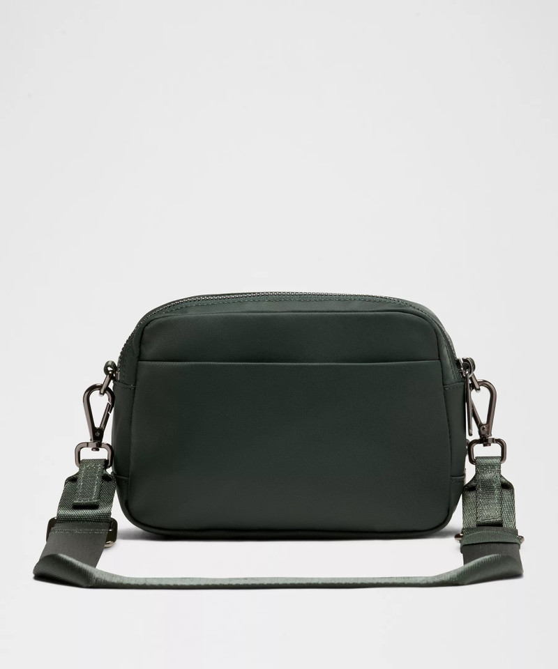 Everywhere Crossbody Bag 2L *Metal Hardware 3