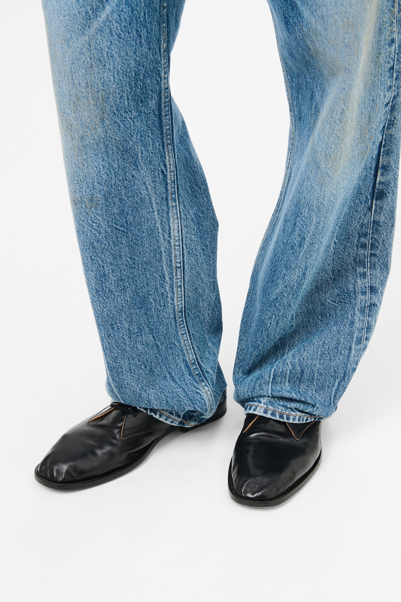Collapsing Consultant True Dye Black Leather - 6