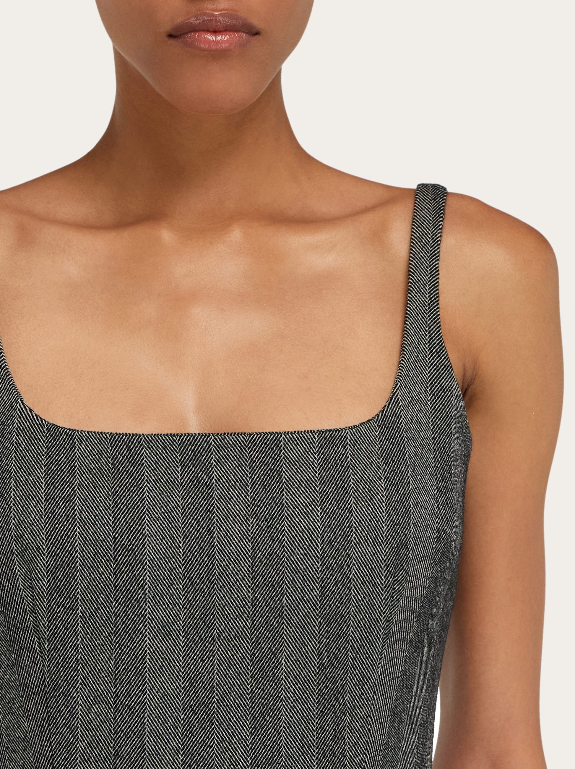 Sleeveless dress - 6