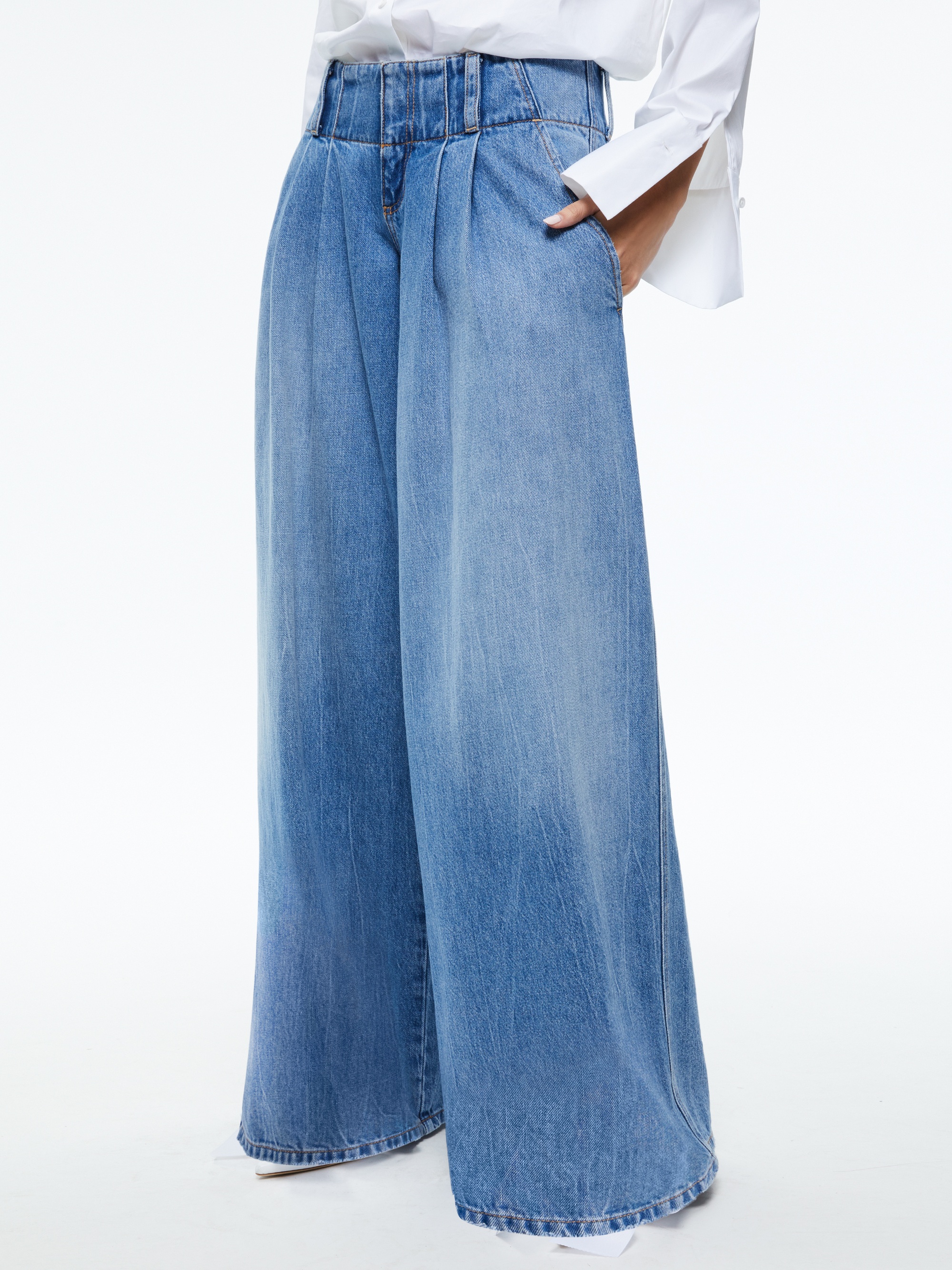 ANDERS LOW RISE PLEATED JEAN - 2