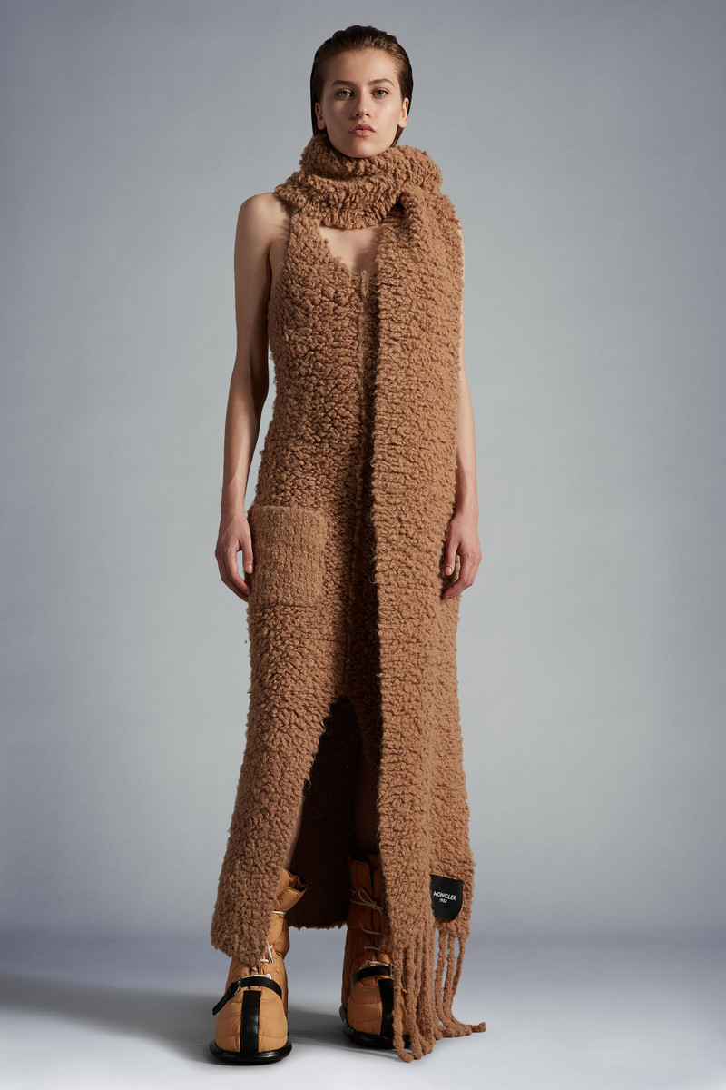 Moncler Boucle Scarf outlook