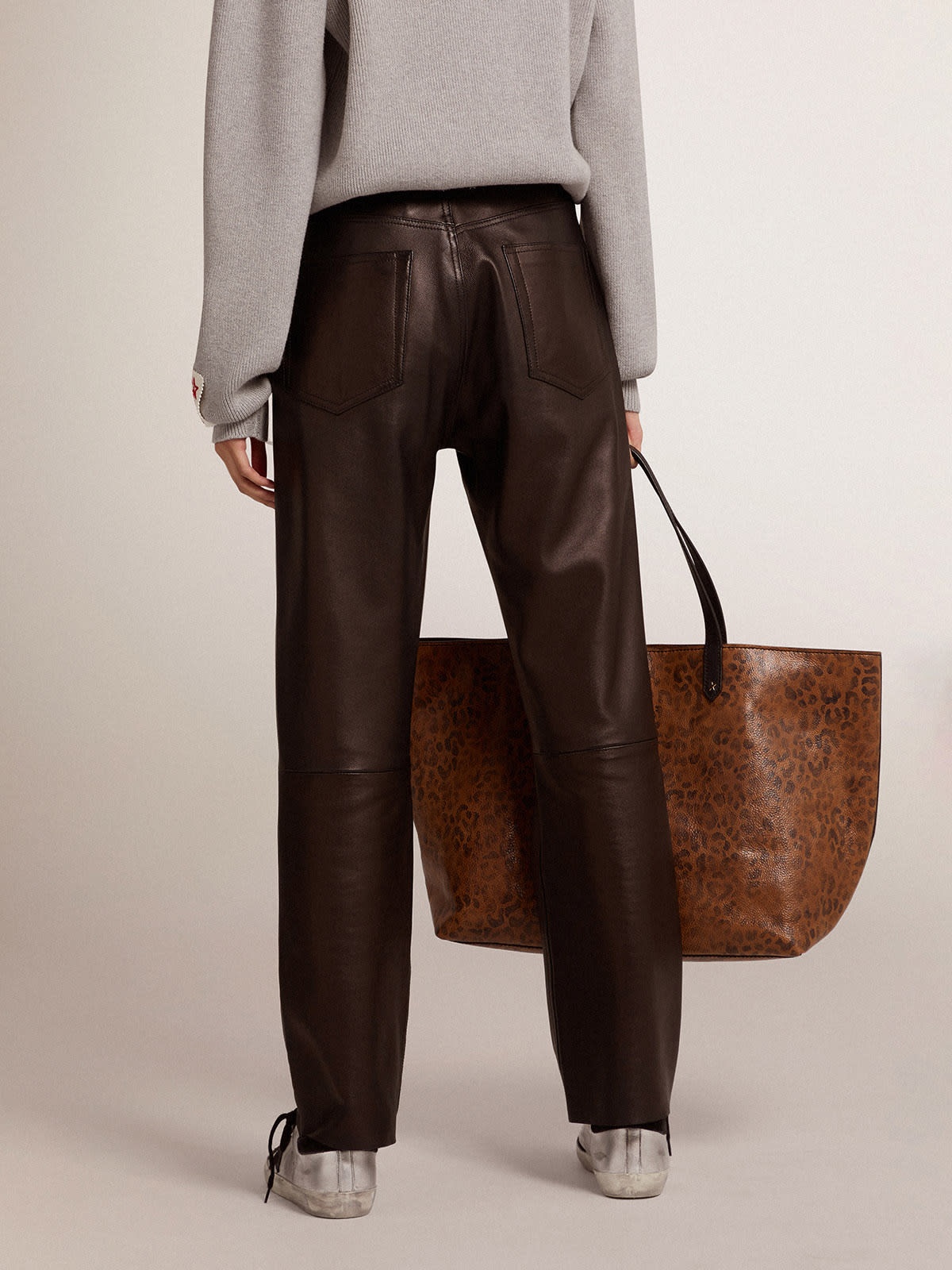 Women's cropped flared pants in soft black nappa - 4