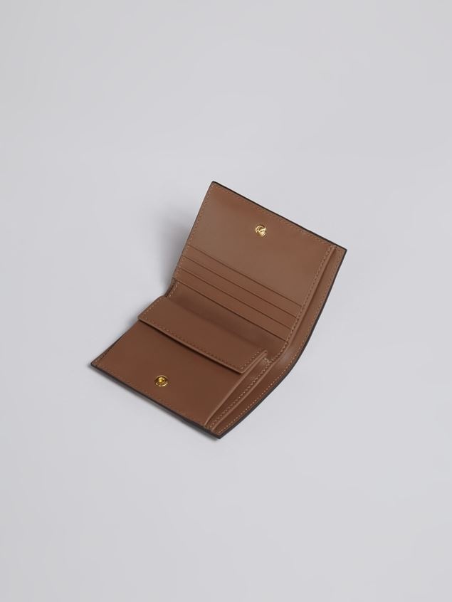 BI-FOLD WALLET IN GREEN WHITE AND BROWN SAFFIANO LEATHER - 4