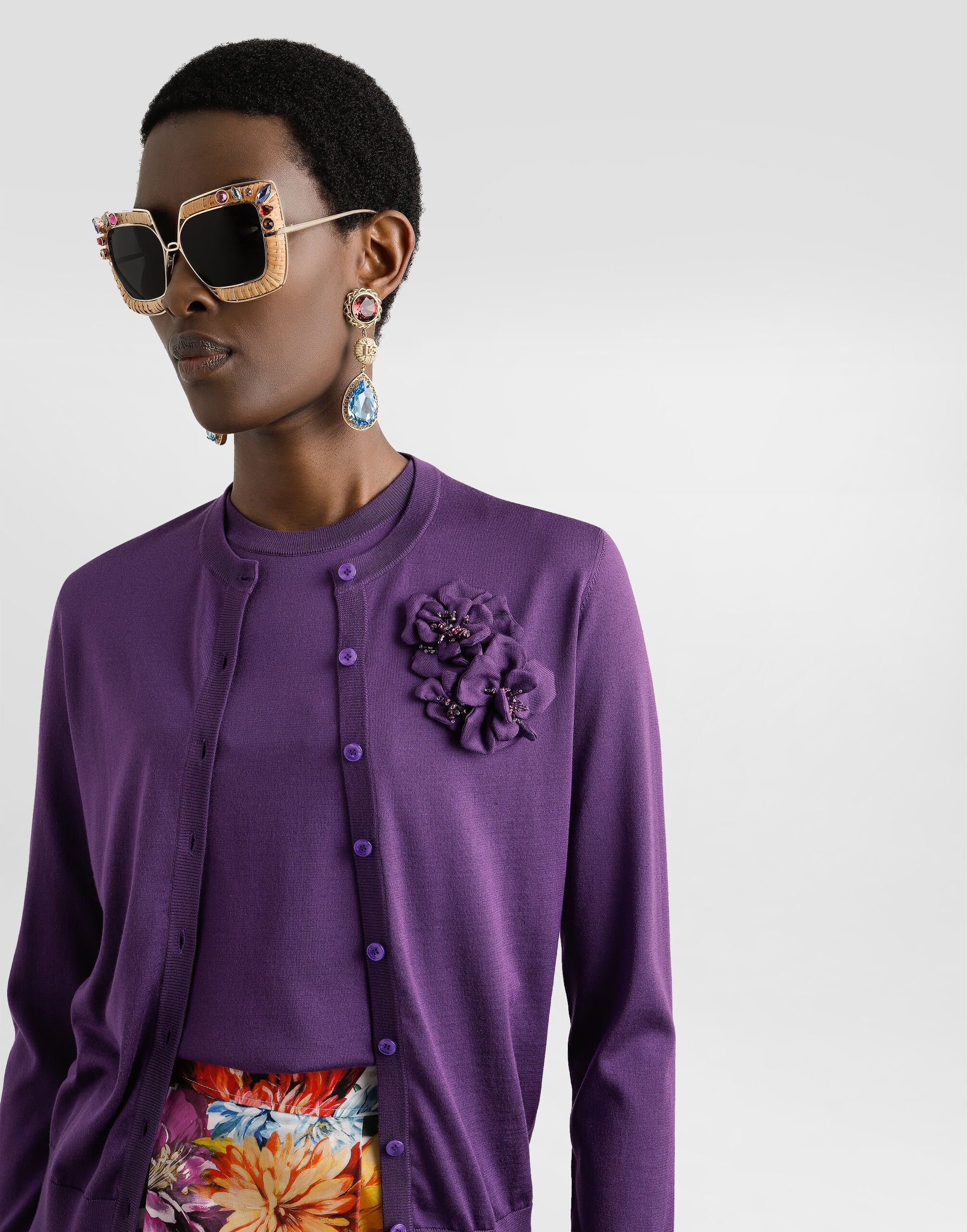 Silk cardigan with flower brooch - 4