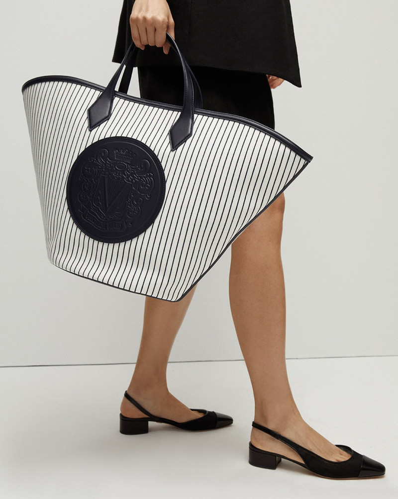 VERONICA BEARD LARGE CREST TOTE outlook