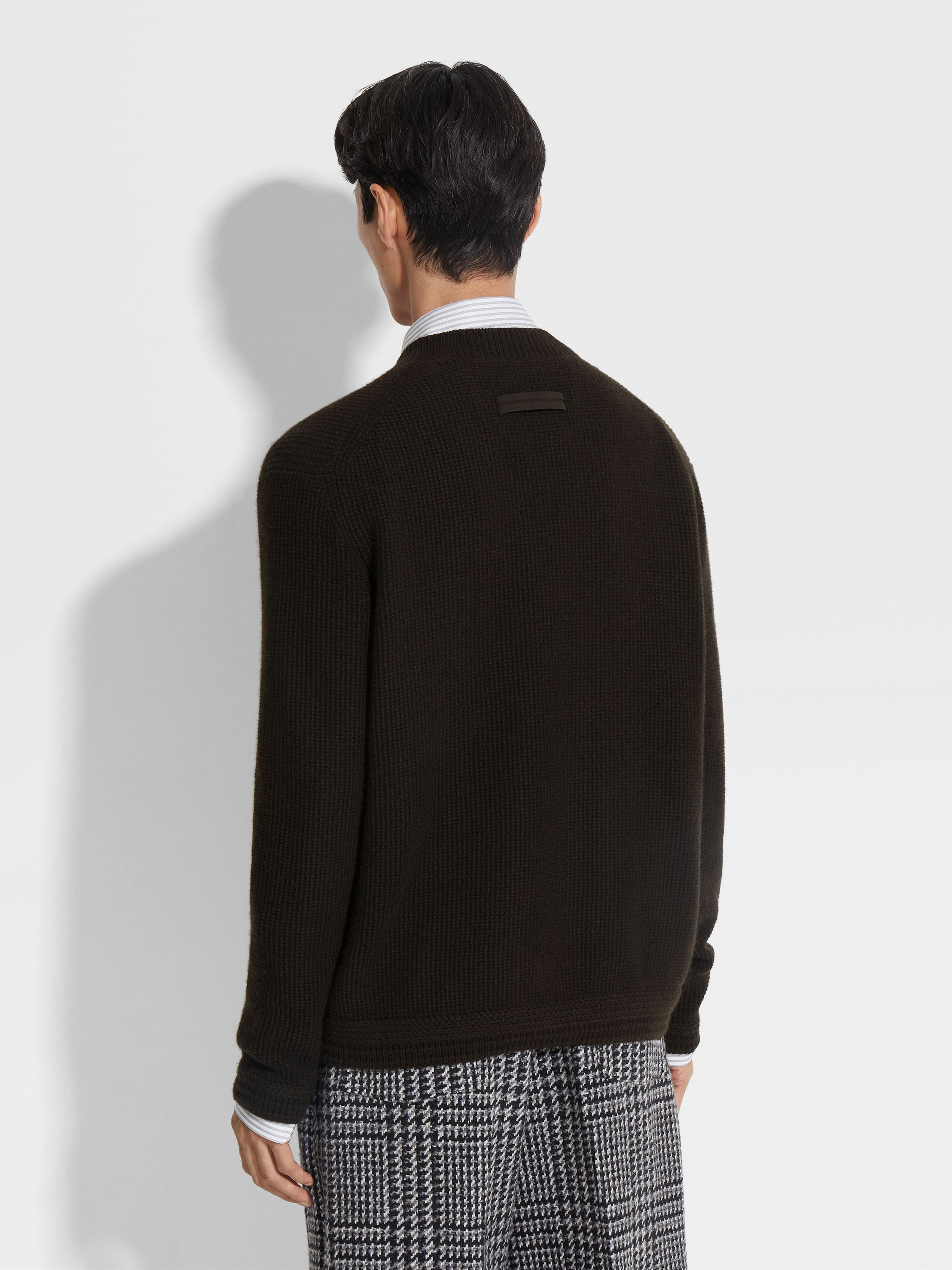 DARK BROWN OASI CASHMERE V-NECK - 5