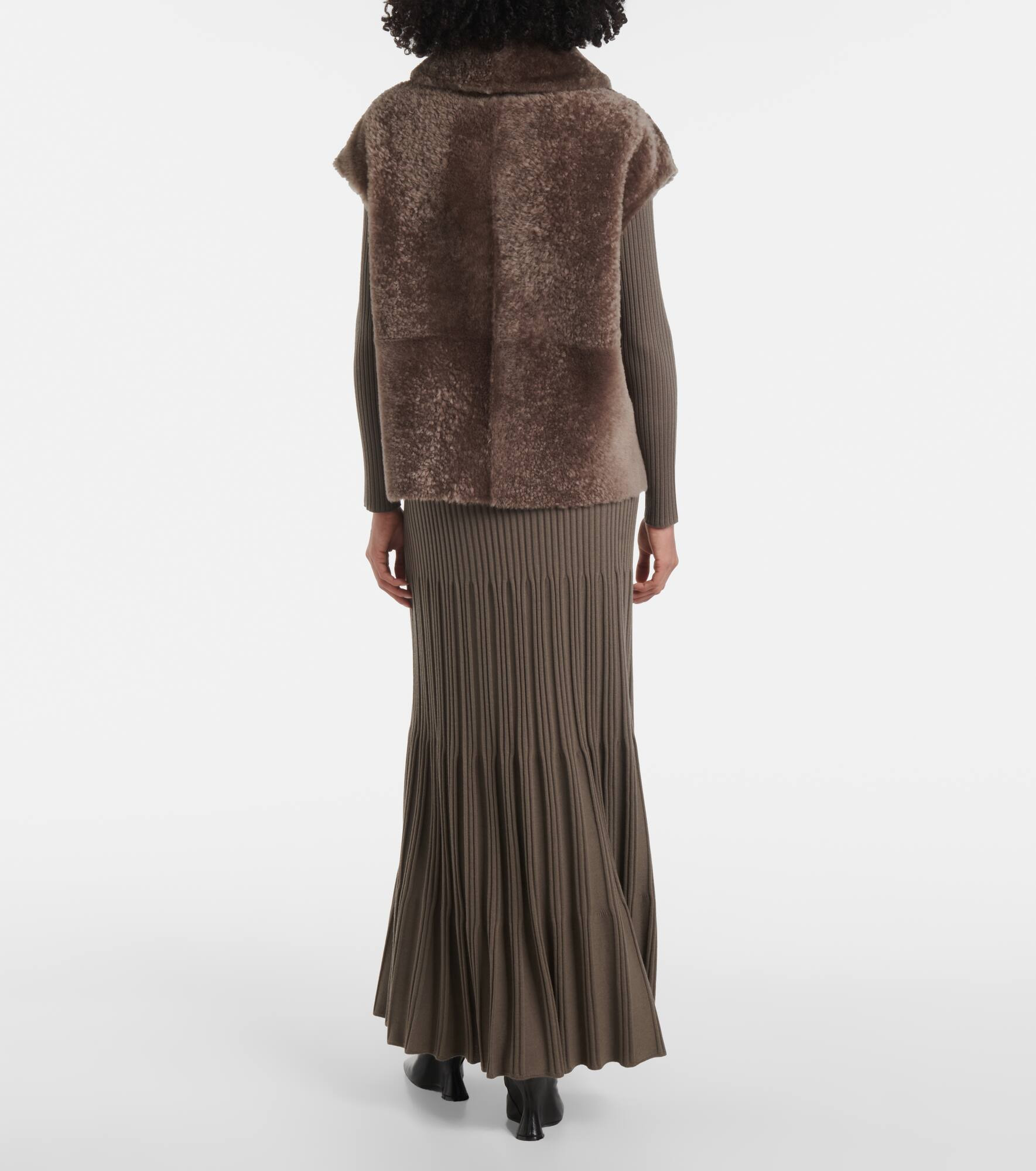 Reversible shearling and leather vest - 3