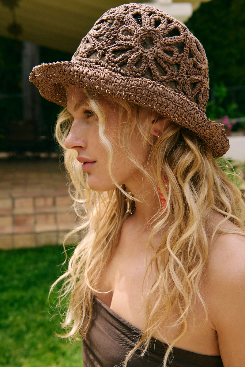 Cut-Out Daisy Straw Hat 1