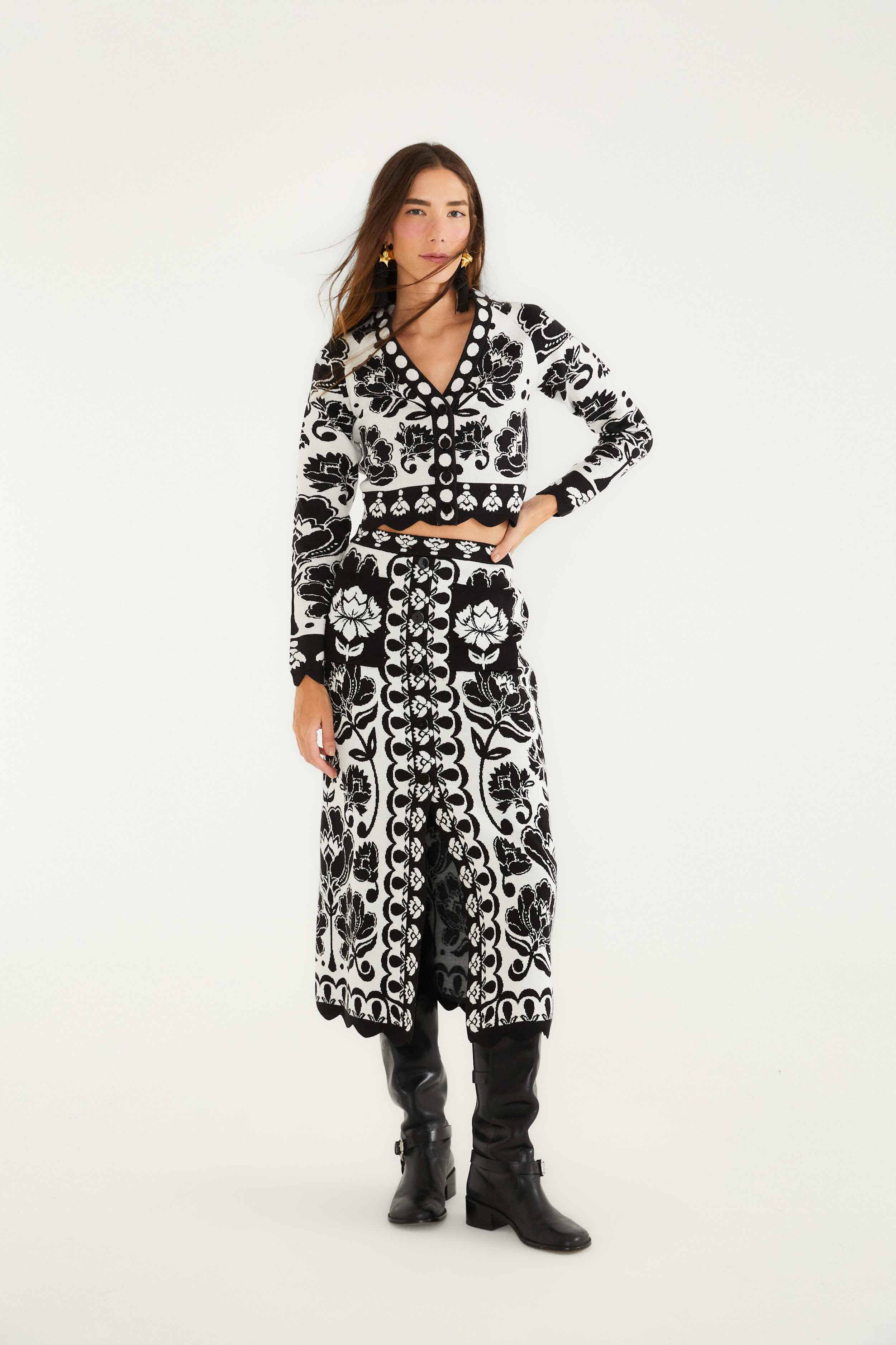 Black & White Floral Arabesque Knit Top - 2