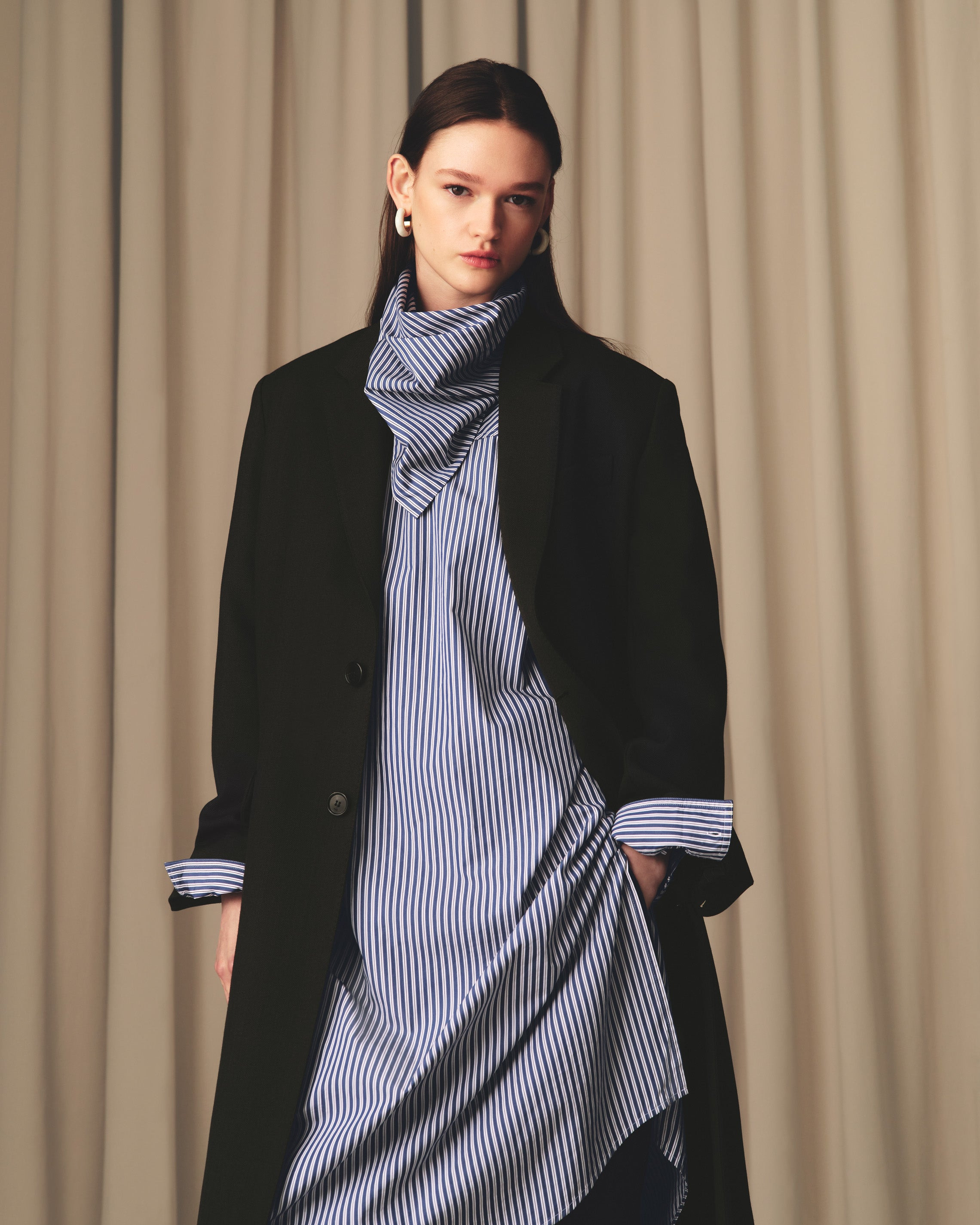 BLACK WOOL SINGLE BREASTED STRAIGHT COAT - 7