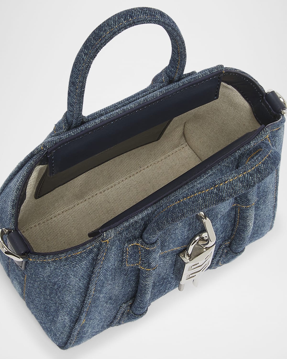 【GIVENCHY】Antigona Lock Toy デニム バッグ Givenchy Antigona Toy Lock bag in washed denim - Tote Bags