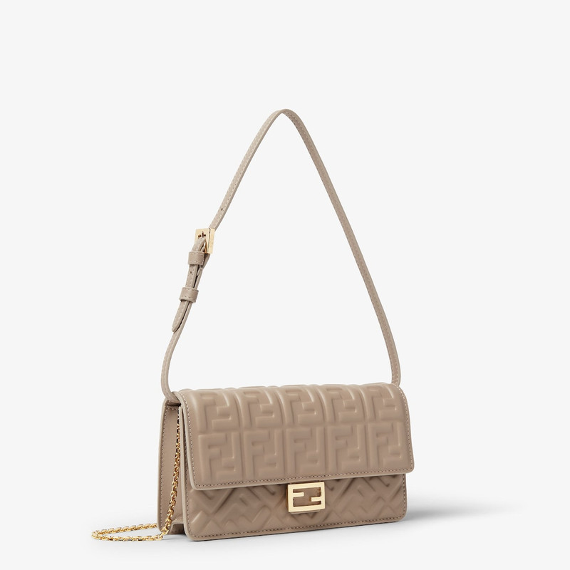 FENDI Wallet On Chain Baguette outlook