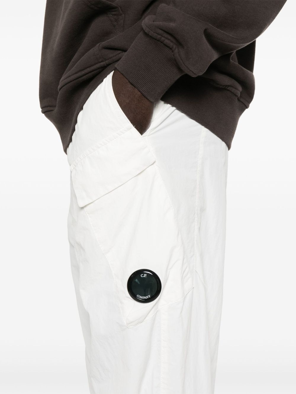 Lens-detail tapered-leg trousers - 5