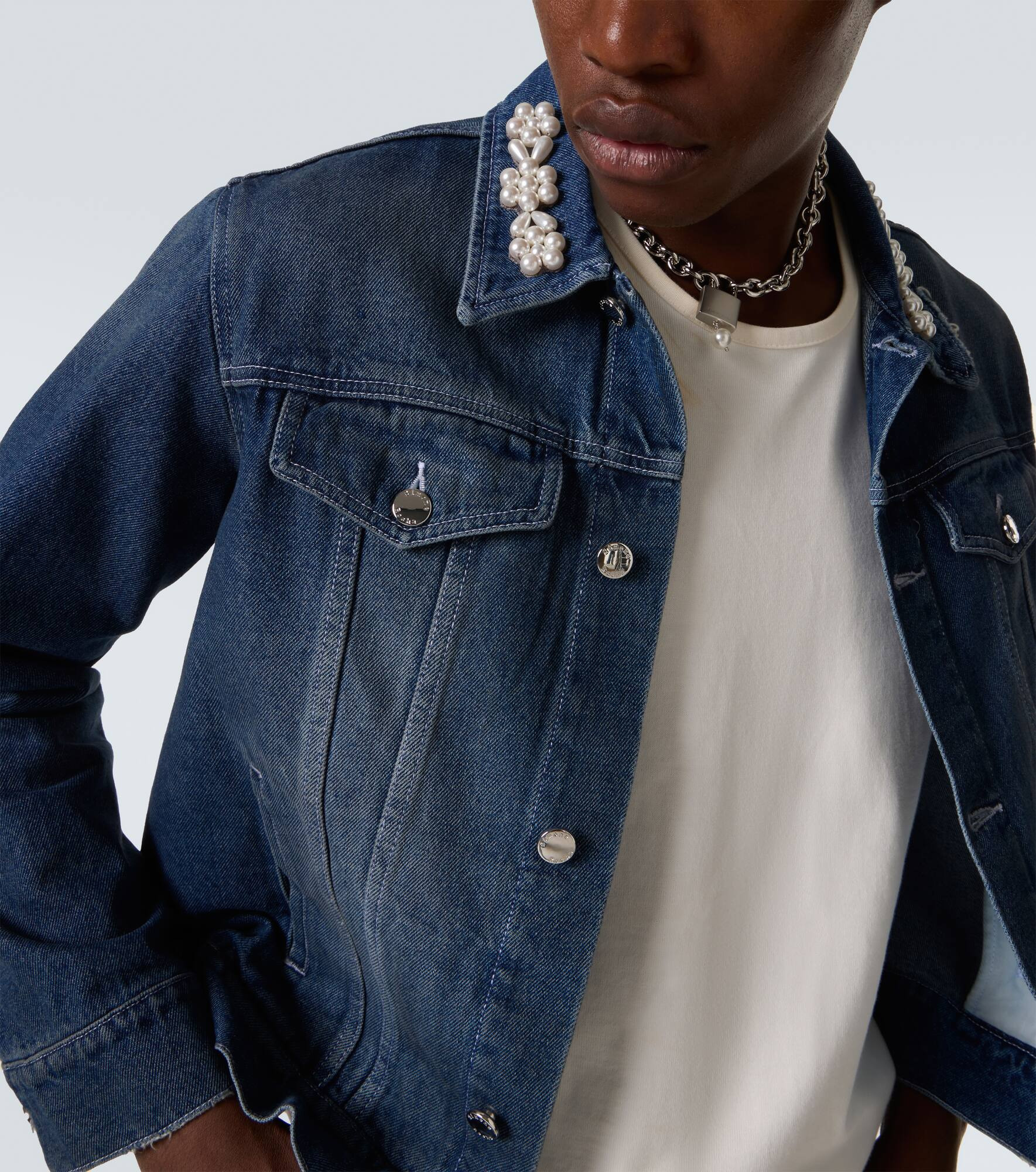 Embellished cropped denim jacket - 6
