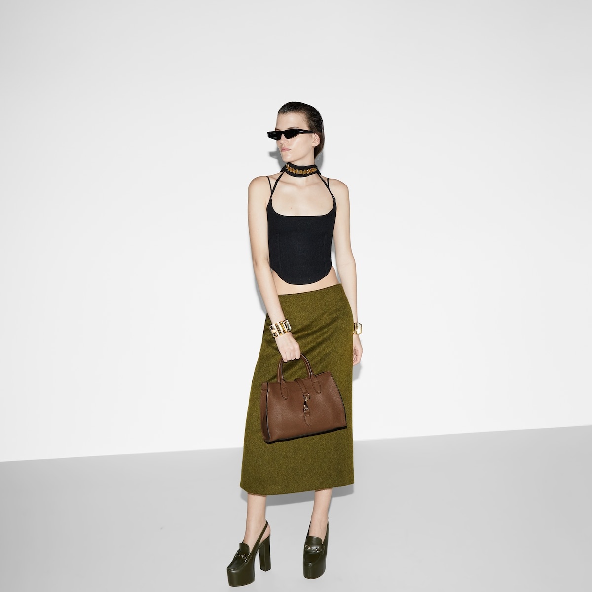 Medium tote bag with hook closure - 3
