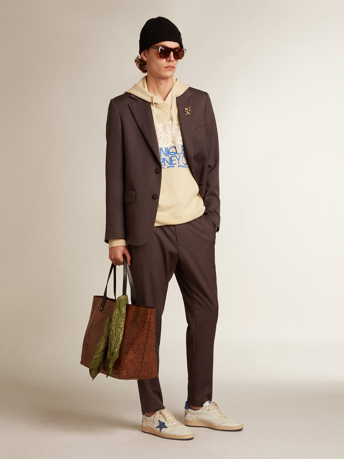 Marzipan-colored sweatshirt with lettering on the front - 4