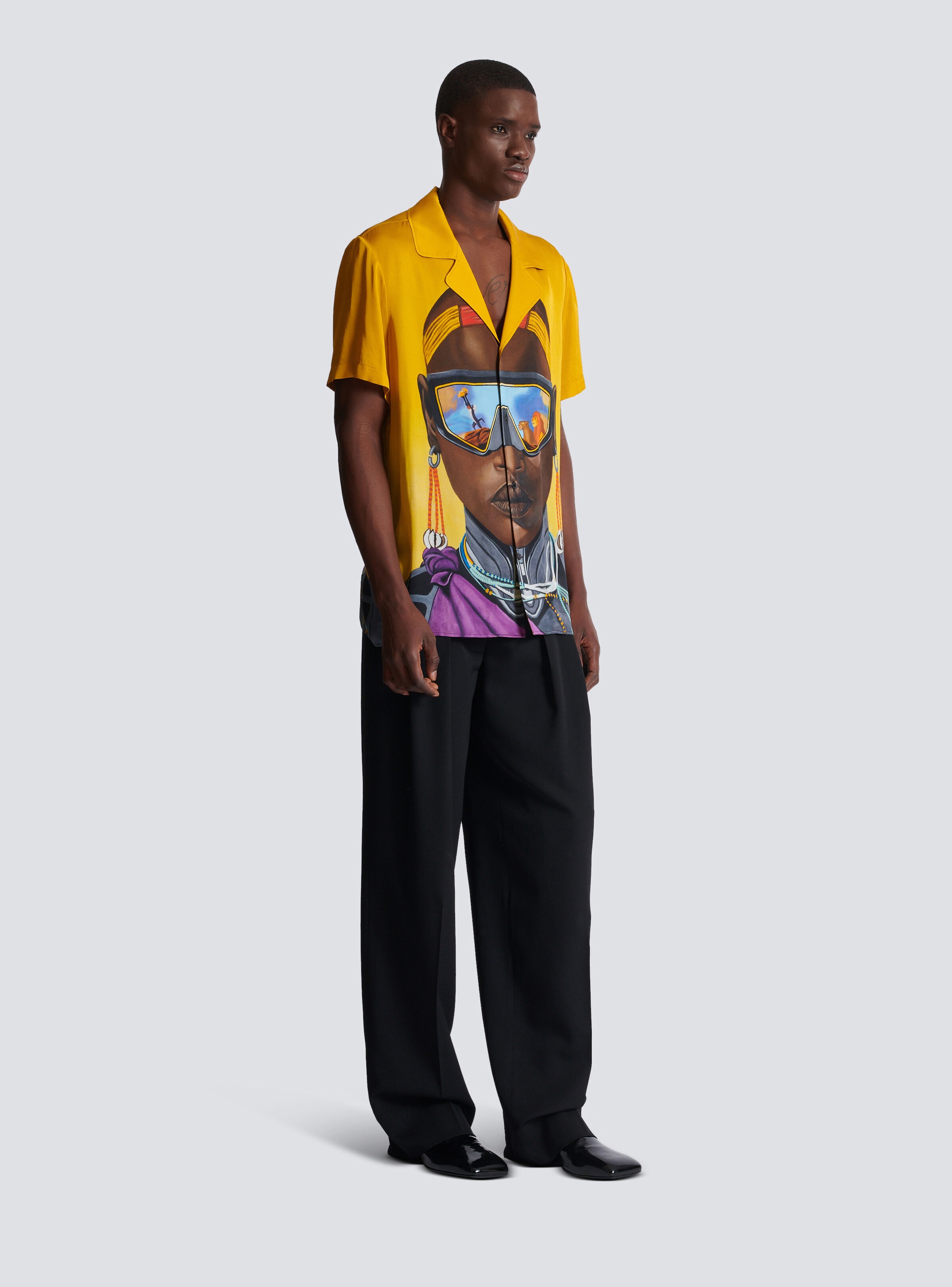 Disney x Balmain: The Lion King - Satin pyjama shirt with Nika Mtwana print - 3