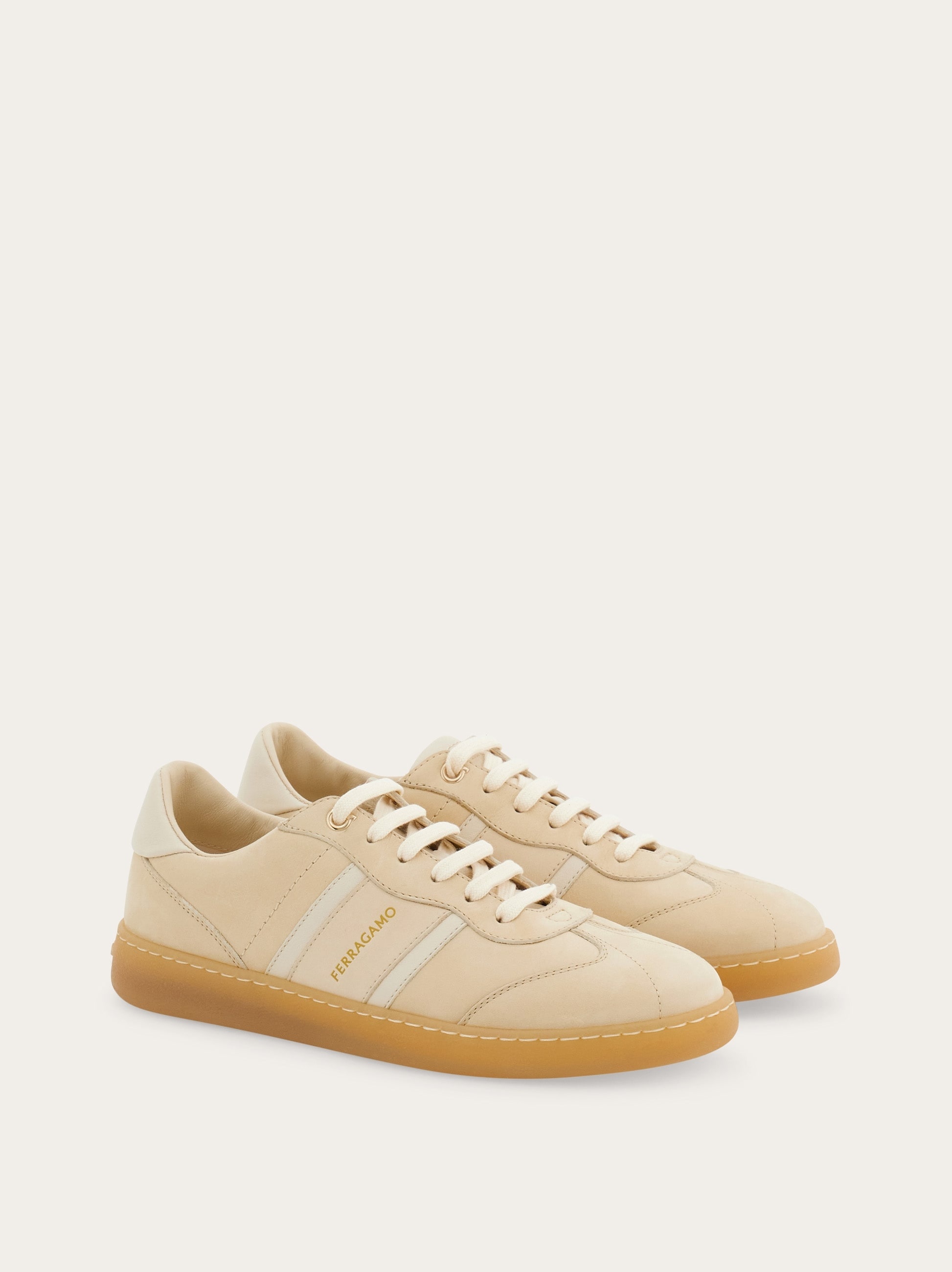Low-top sneaker with logo - 5