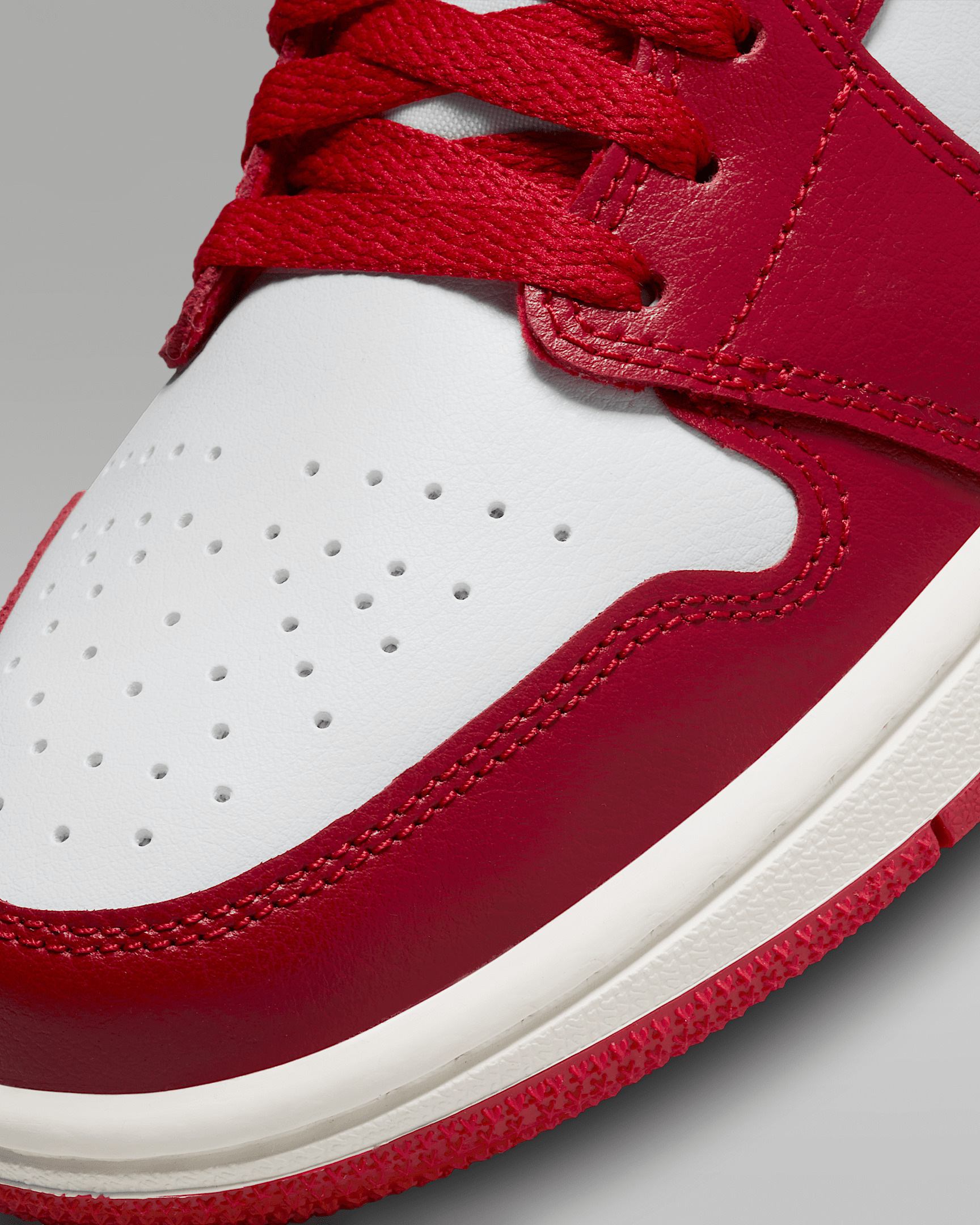 Air Jordan 1 Low Women's Shoes - 7