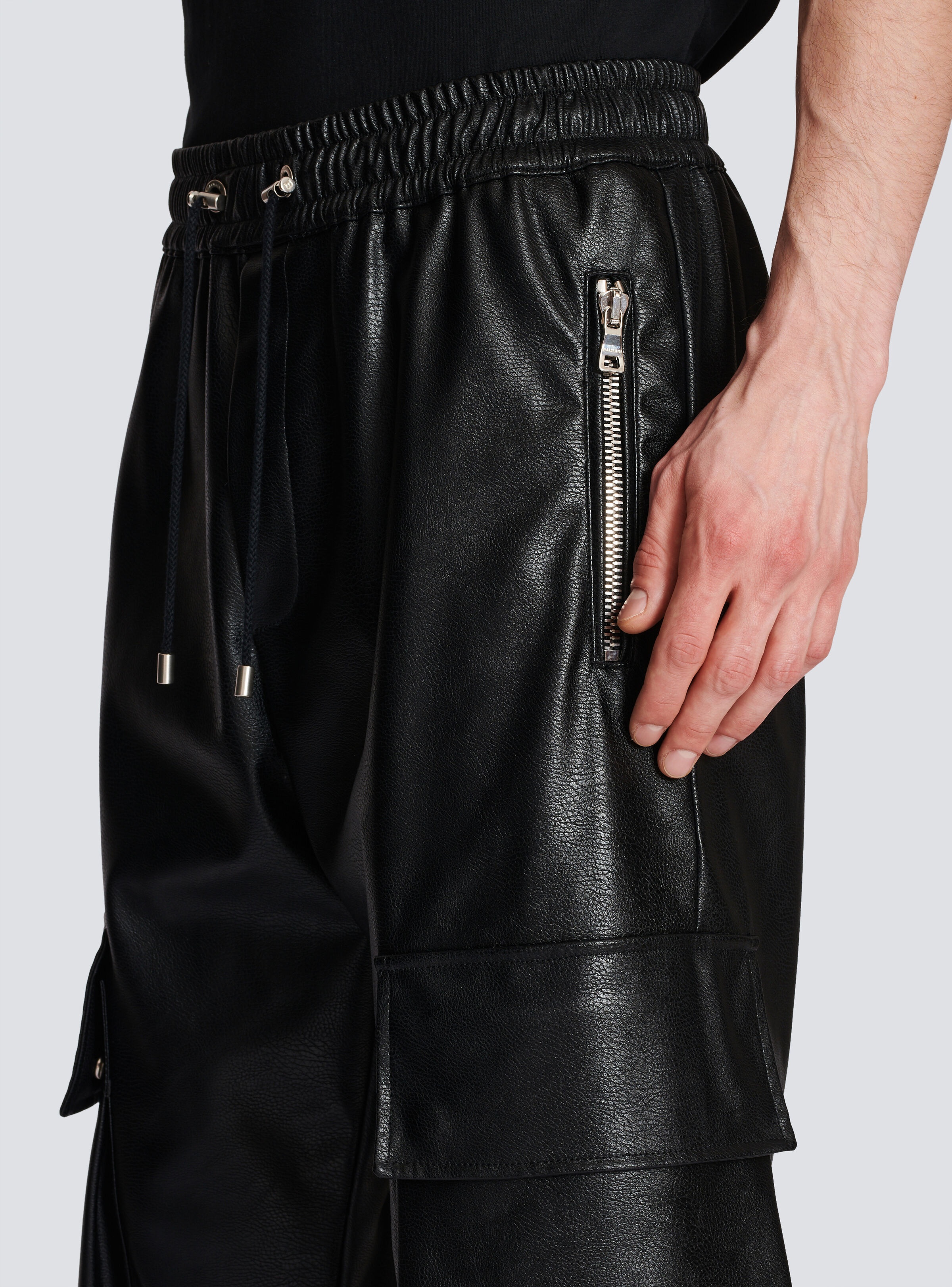 Faux leather cargo trousers - 6