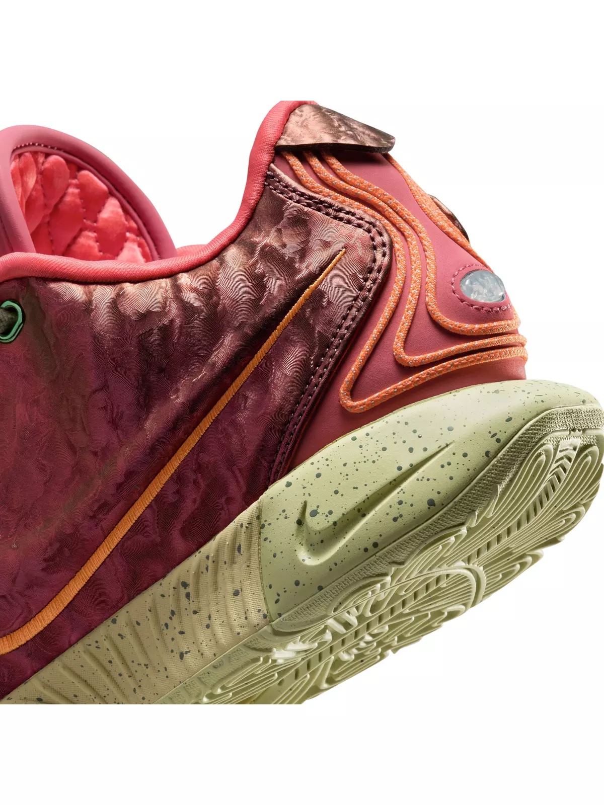 LeBron XXI "Queen Conch" Men's Basketball Shoe - 5