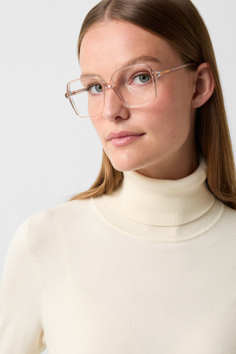 Vinny turtleneck pullover in Cream 4