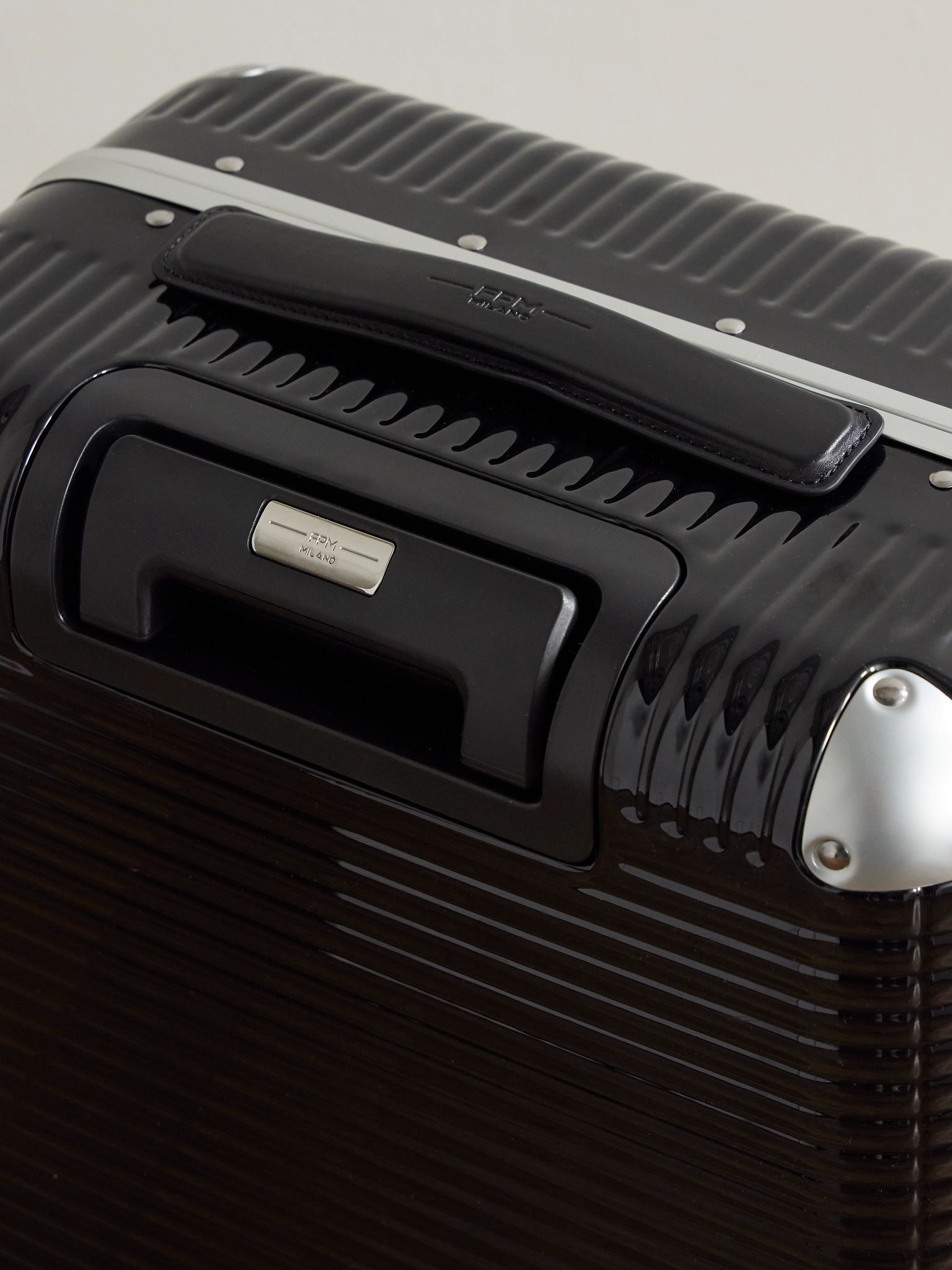 Bank Light 55cm Leather-Trimmed Polycarbonate Spinner Suitcase Black - 5
