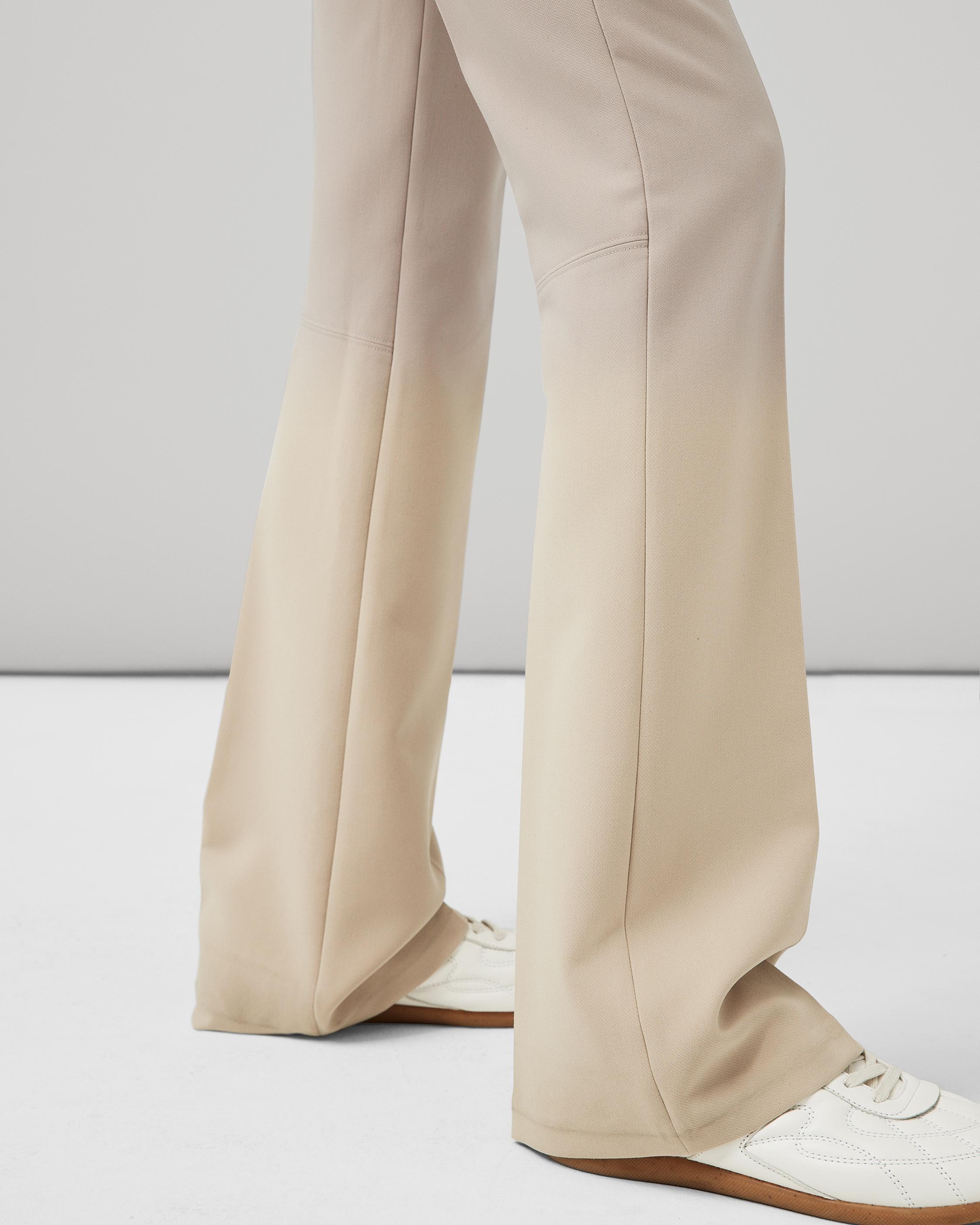 Terrence Stretch Crepe Pant
Slim Fit Pant - 6