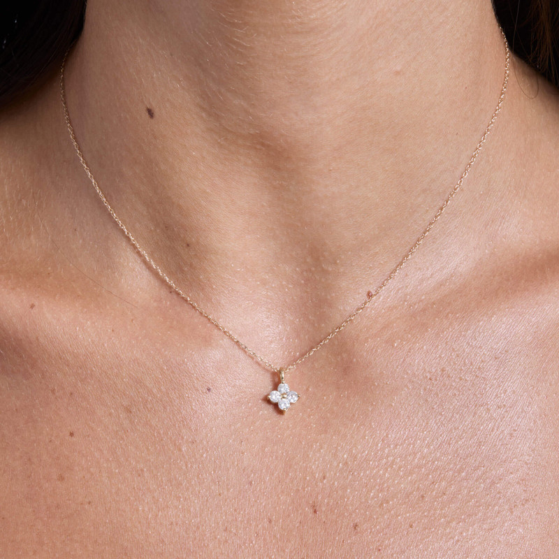 STONE AND STRAND Luckiest Clover Diamond Choker outlook