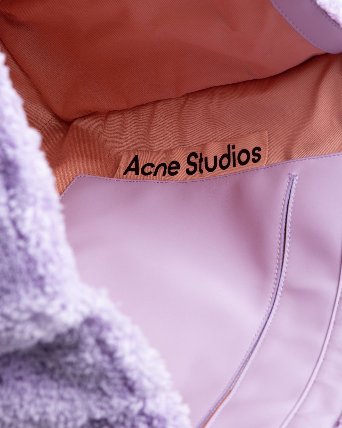 Acne Studios – Furry Logo Shoulder Tote Bag Lilac Purple - 5