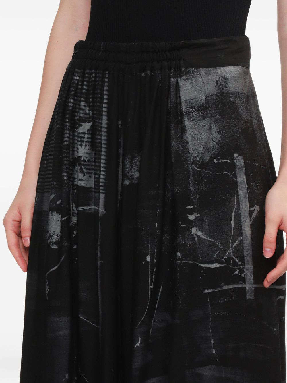 abstract-print pleated trousers - 5