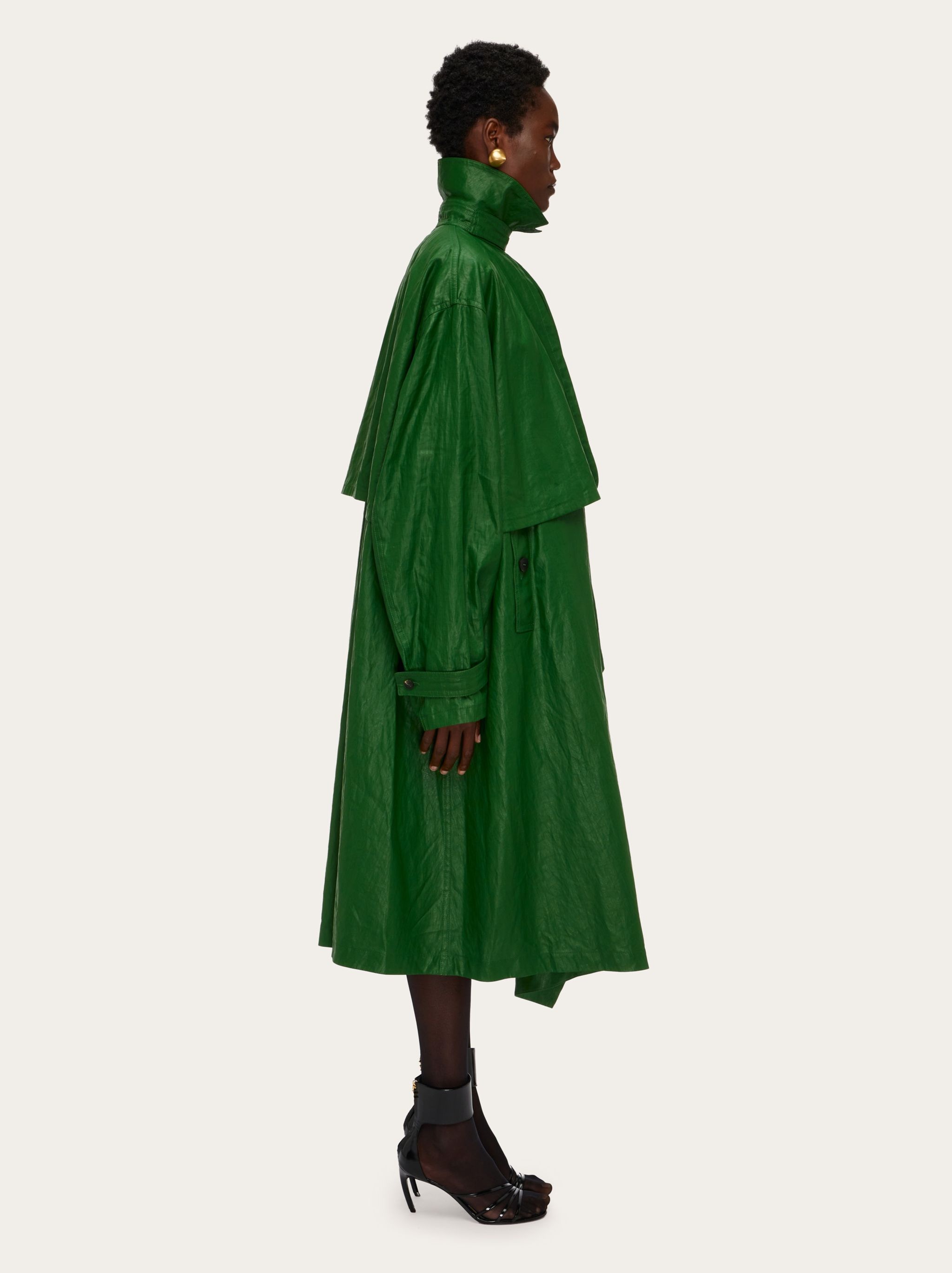 Asymmetric voluminous trench - 3