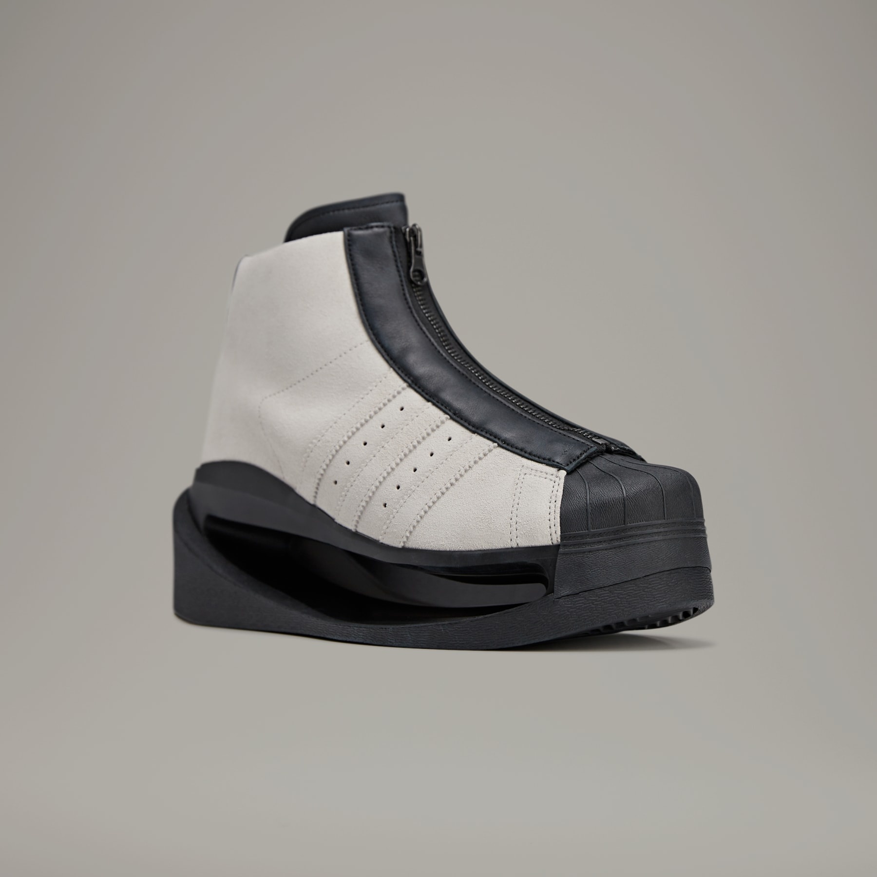 Y-3 Gendo Pro Model - 5