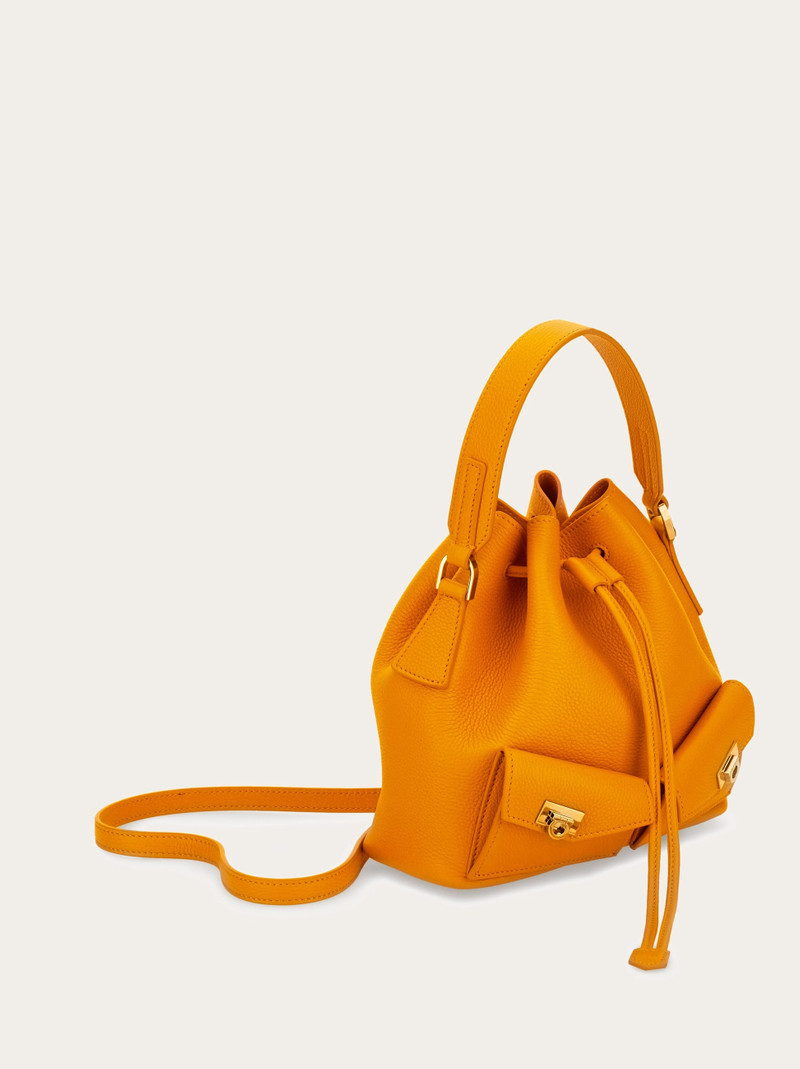 Multipocket bucket bag 8