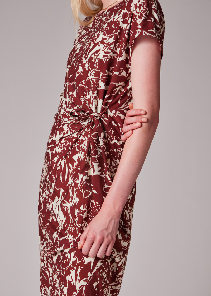 Women's Maroon and Ecru 'Avant Garden' Tie-Waist Midi Dress 5