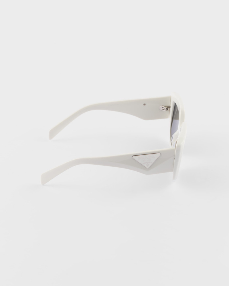 Sunglasses with triangle logo 4